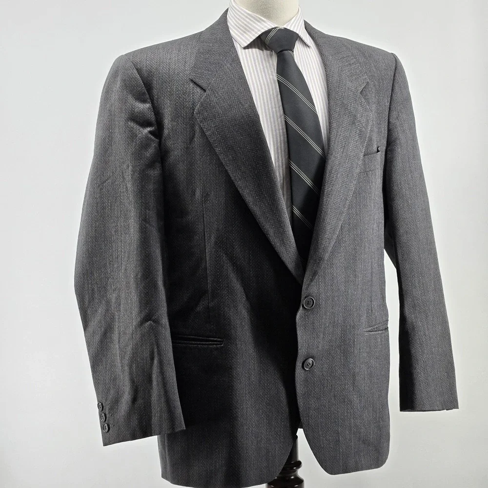 Classic Men's Gray Two-Piece Suit Jacket & Trousers